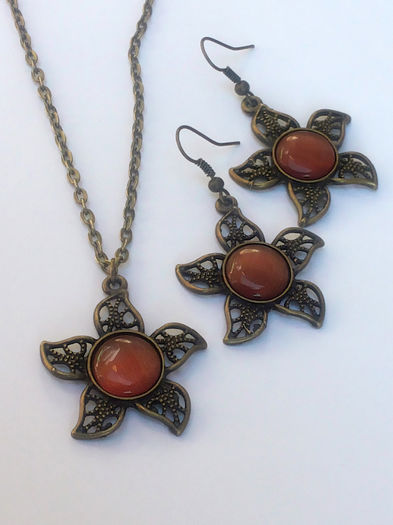 Set pandantiv si cercei (cabochon din piatra "ochi de pisica") - 20 lei