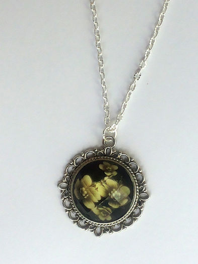 Pandantiv rasina, floare galbena - 8 lei