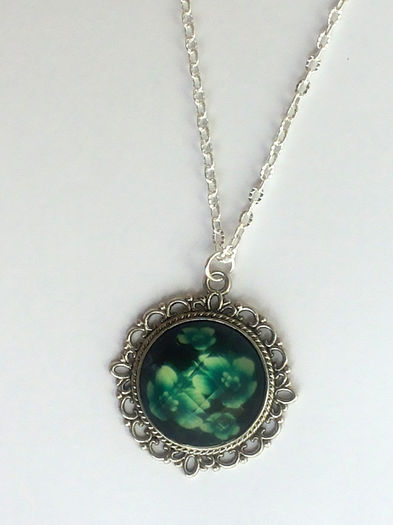 Pandantiv rasina, floare verde - 8 lei