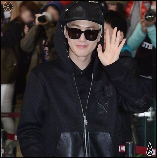 140405 Suho @ Beijing Airport Arrival.05 - exo - 140405 Suho - Kolon sports twitter update and Beijing Airport Arrival