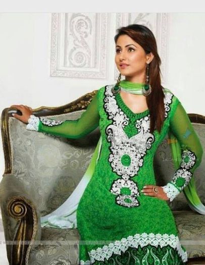 10014671_619730248116499_1976425273_n - Hina Khan
