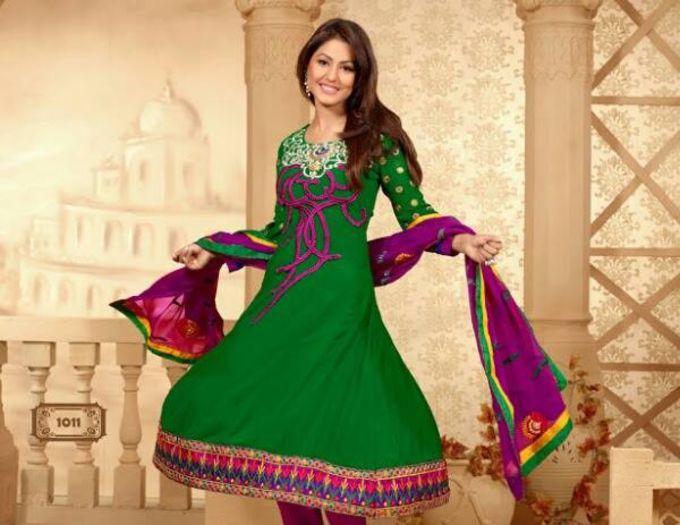 10171065_620717958017728_800540224_n - Hina Khan