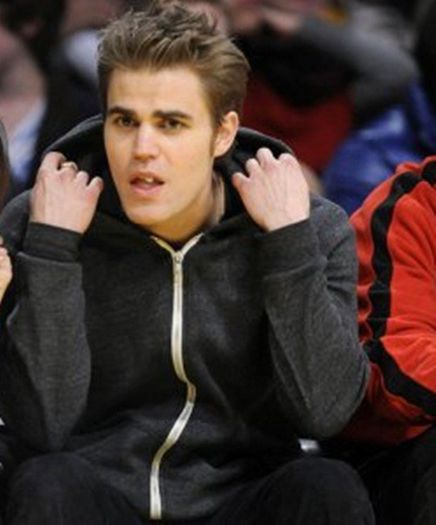 *da cu pumnii in pacanele,se ridica* Baga-l-as pe Jimmy in ea de treaba,iara am pierdut!