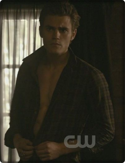 *coborand scarile. se incheie la camasa* Am revenit :))