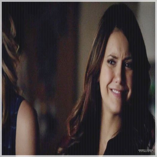 - #se pune pe scari si se uita pe telefon .