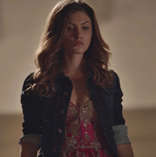 Nope! Plus ca acum e ocupat sa afle al cui era parfumul de barbat de pe mine