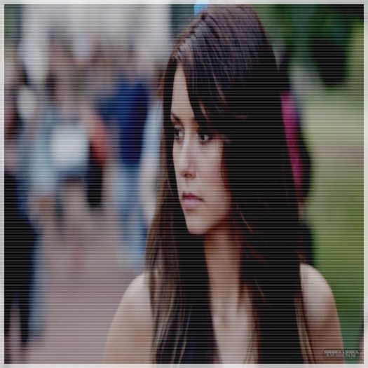 - Mdea .. #imi dau ochii peste cap și mă pun pe scări.