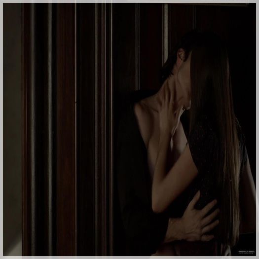 - #te trantesc de perete rup camasa de pe tine si te sarut apasat.