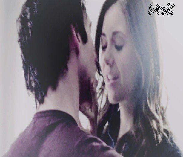 -   * ma opresc si te sarut scurt * #elena . Nu iti face griji ;3 . Oricum trebuie sa plec *CL; ma imbrac si plec cu viteza *
