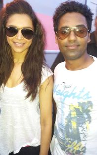 018bE21aIXw - Deepika Padukone with fans