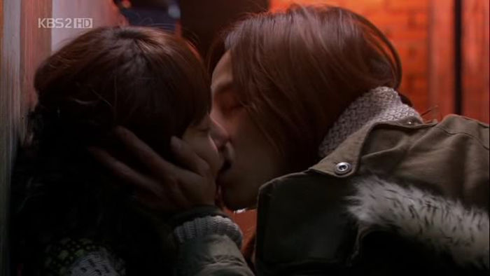 si se saruta ceva in genul asta MO si Jia - ep 3 Plecarea lui mo si Jiei Luhan si Maria inceperea iubirilor