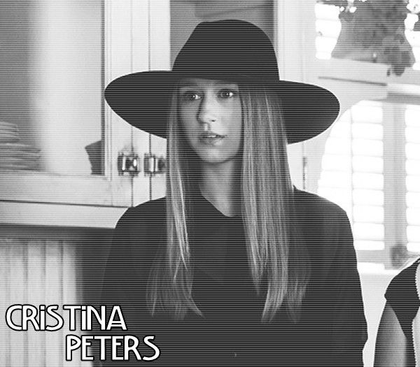 ♡ cσνєη ♡ *se împinge în ea* tu și klaus ? :> :> :>