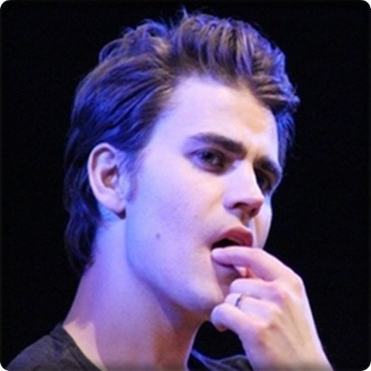 Esti gelos? #klaus Eh..e .. Cineva :)) #caroline