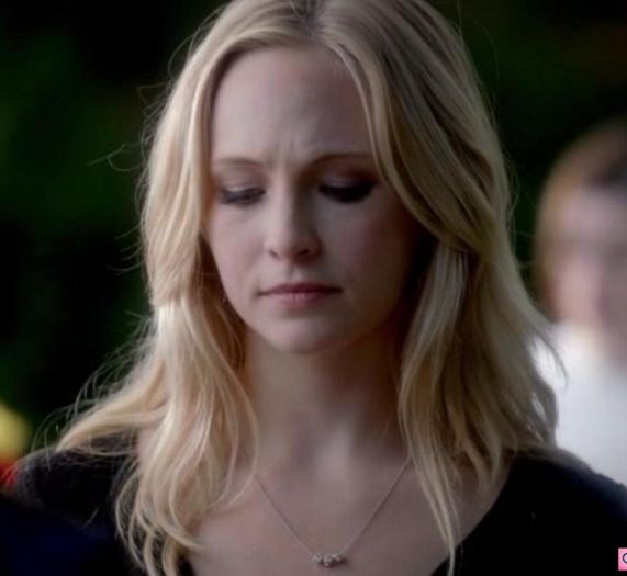 ᵔᴥᵔ -- *pleacă la masa de biliard*