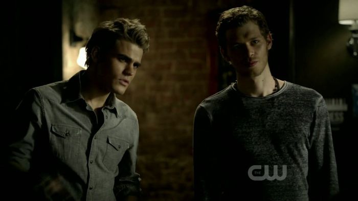 Iote Klaus, fata s-a pus pe masa de biliard..Asteapta si ea s-o f.....ti :)))