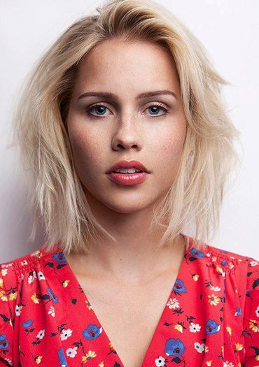 644761_449630148454873_1516179187_n - Claire Holt