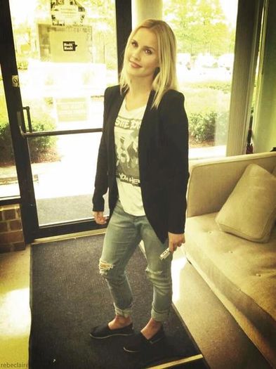 942650_450202528397635_984615326_n - Claire Holt