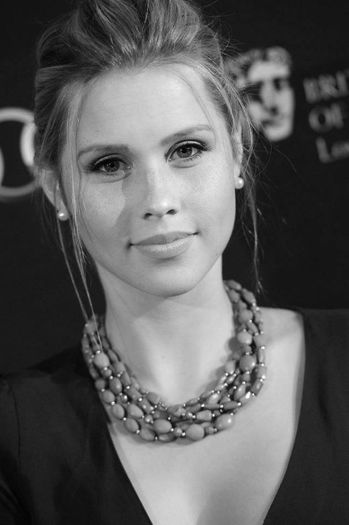 971386_471018379649383_818068947_n - Claire Holt