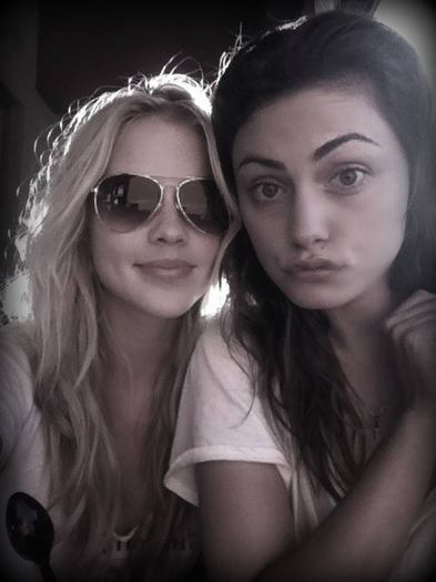 998005_478346768916544_642584961_n - Claire Holt