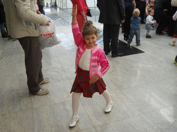 spectacol pe langa scena