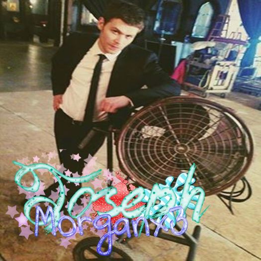 GlimmeringChampagneMag is a #JoMoHOLIC.