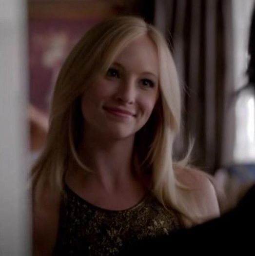 ᵔᴥᵔ -- Vrei să plec? Bine plec #klaus bye #zoe *log out*