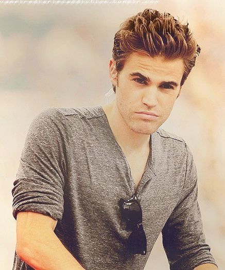 *ia pistolu din gradina si i-l aduce* Poftim..cam pu;te dar meree =))) #klaus