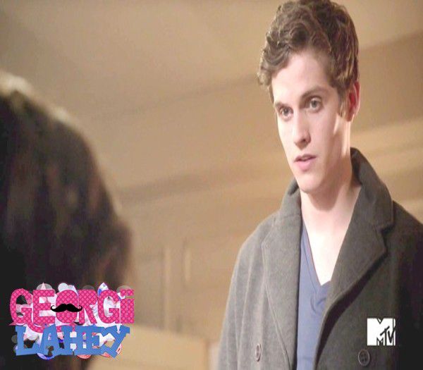 ┊╰☆╮☂☁ # se face vârcolac. merge așa ? :)))