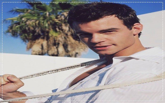 *isi pune o patura pe el repede* Mai Zoe, mi-ai sfasiat rochia si nici macar nu aveam sutien *cl; Nu ma parasesti Fane, ca-s bortoasa!
