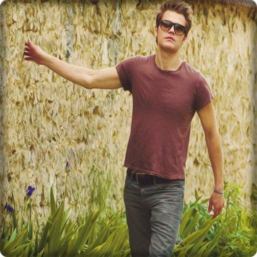 *ii trage un sut de cade pe jos* Lasa-ma fa!#elijah FRATITU #klaus