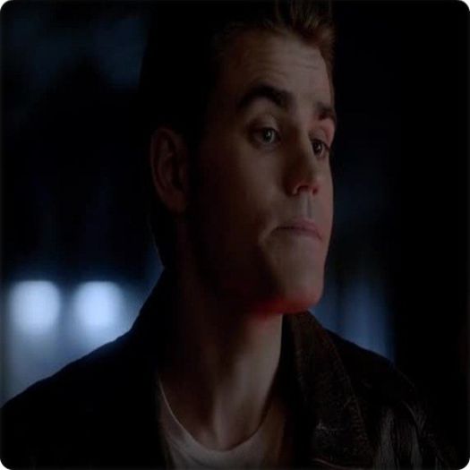 Serialu lu aia e preferatu meu ever=)) il am la corason #elijah ; *click; Plangi in continuare, ca tie iti pasa doar de Jimmy ;p #rebe . Binee,tu?#caro
