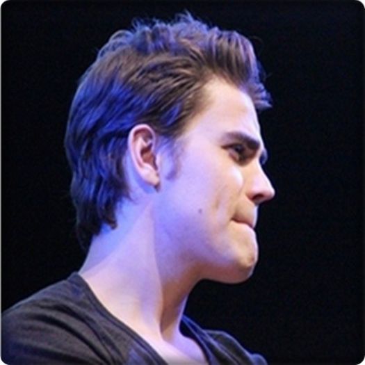 *se uita la ea idem poza* #elena ( =))) )