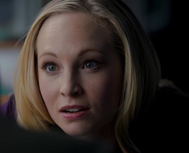 ᵔᴥᵔ -- Iar mă iei la mişto? Tu ai pe vreuna? #klaus