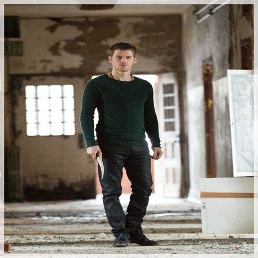 █ ▄→ -o trânteşte pe canapea şi îi dă două palme- revinoţi femeie! delirezi deja! eşti nef;;tută -cl; se vede!
