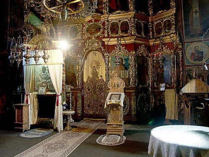 INTERIOR MANASTIREA BISTRITA