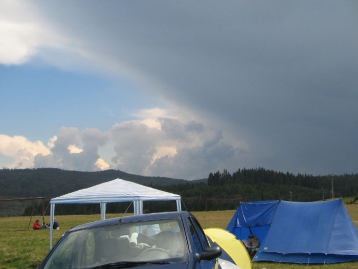 IMG_0070; Nori ameninţători care s-au perindat pe toată perioada celor trei zile.
