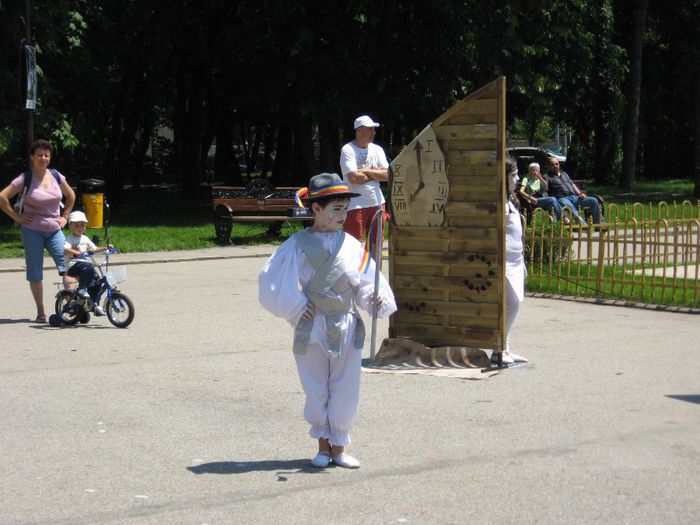 juniori de la teatrul Masca - Bucuresti album 9-urmeaza si alte albume despre Bucuresti