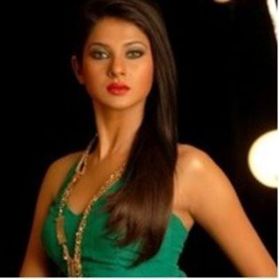 times-most-desirable-women-2013 - JENNIFER WINGET MACHIATA MAI STRIDENT-CU RUJ ROSU ACCENTUAT-VA PLACE ASA CUM II STA