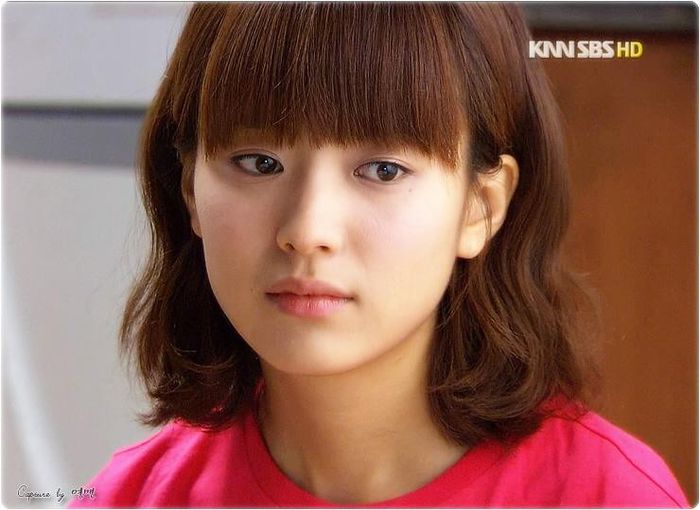 E aceea de acolo. [aratand cu degetul]