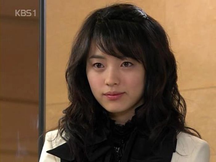 Eee.....lasa maimutarelile si ajuta-ma sa car bagajele.