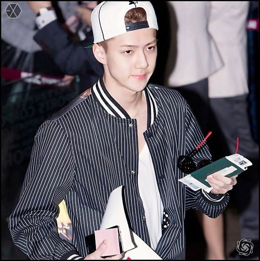 140410 Sehun @ Gimpo Airport - Haneda Airport.11