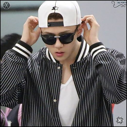 140410 Sehun @ Gimpo Airport - Haneda Airport.22 - exo - 140410 Sehun - Gimpo Airport - Haneda Airport