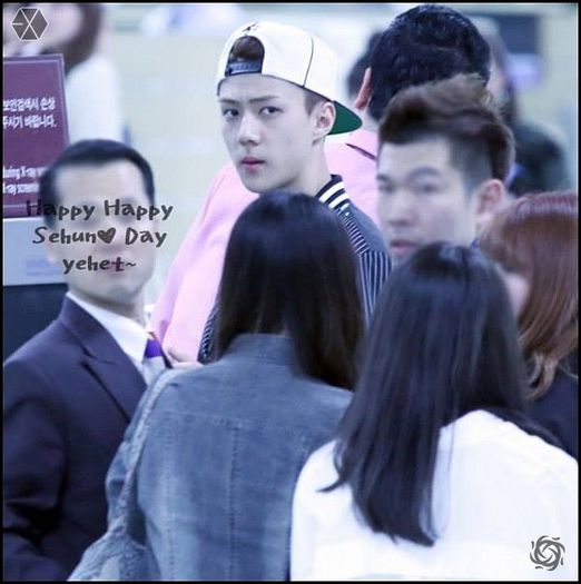 140410 Sehun @ Gimpo Airport - Haneda Airport.25