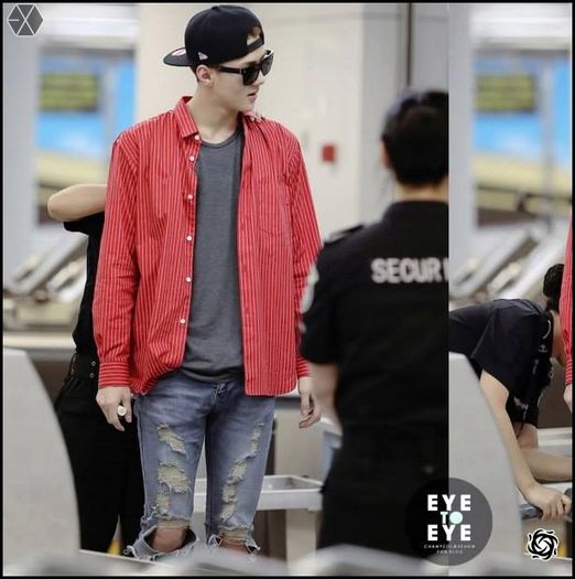 .Hun| ..Auw. :o3 Vezi tu cat de mult te iubeste hyung? :o3 Te face caprioara lui. :o3 =)) #Y.