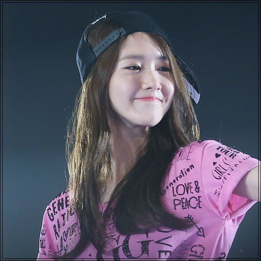 ^^.. [se ridica; merge langa Suho; il ia de dupa gat] ..Vezi de asta te iubesc eu.. (desc); cel mai mult. :* =)) ..Eu nu. :-? ..Dar tu pari cam incins. :&gt; :))#Sh
