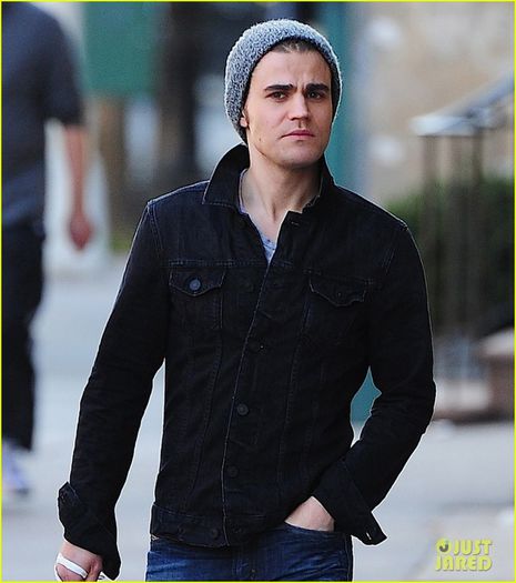 Srry dar chiar nu ma pricep la provocari,am mai zis:))#zoe ++ (click; nu batu maaa,cealalta parte a mopului..aia cu care se sterge pe jos=))))#rebekah ++ tyt #isaac
