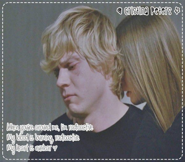 ♡ cσνєη ♡ măăă numai plânge atâta că faci inundație :))) #stefan ; *bate hi5 cu el* #ilie