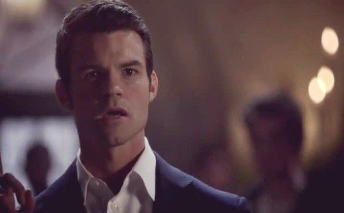 Nuuu, nu melodia aia ca te bat! Acum o caut pe youtube si iar o sa-mi intre in cap:))#Klaus *click; Eh si cu tine acuma;;) #Hayley Euuuuu #stefan. normal ca eu :p
