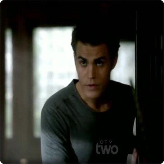 *se pune langa el* Ce faci?#klaus ; Haolo de ce pleaca tot timpu Rebekah:|