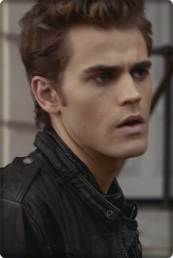 *se incheie la nasturi* Nu sunt deloc in cal;duri , tu esti=)) #rebekah